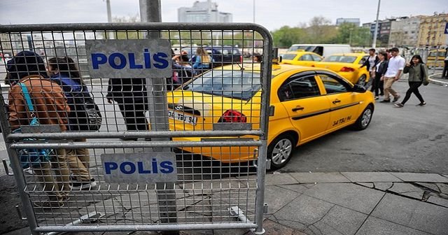 Bugün Taksim&#039;e çıkan yollar kapatıldı