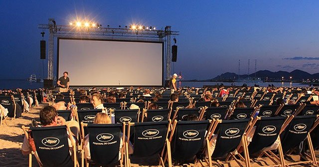 Cannes&#039;da sinema keyfi sahile taşındı