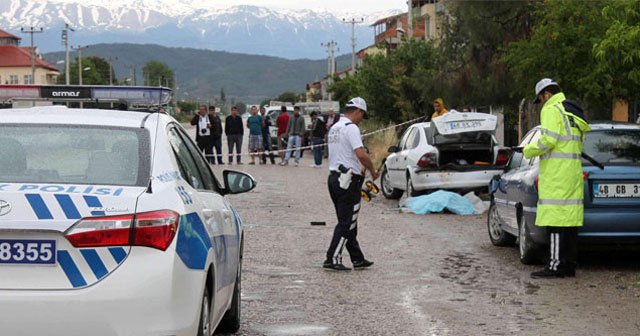 Çarptığı kadını ölüme terk edip ormanda saklanmış