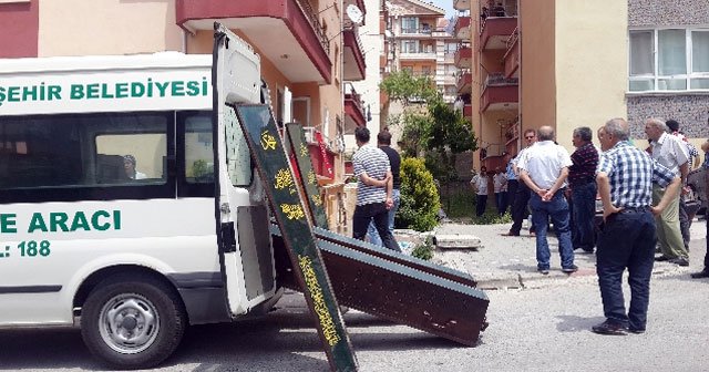 Cinnet getiren polis dehşet saçtı, 3 ölü