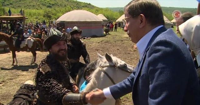 Davutoğlu ’Diriliş Ertuğrul’da