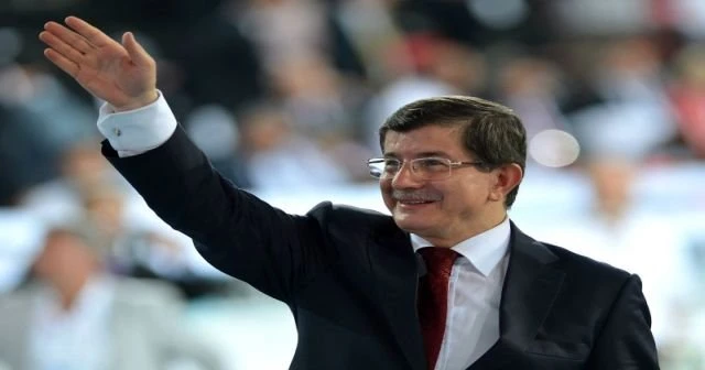 Davutoğlu gençlere Necip Fazıl Kısakürek şiiriyle seslendi