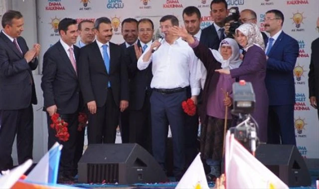 Davutoğlu, Gülizar Nine ile buluştu