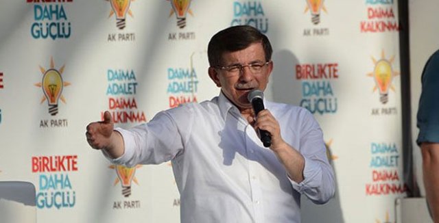 Davutoğlu, &#039;Karşımızda 3 parti ve 3 çete var&#039;