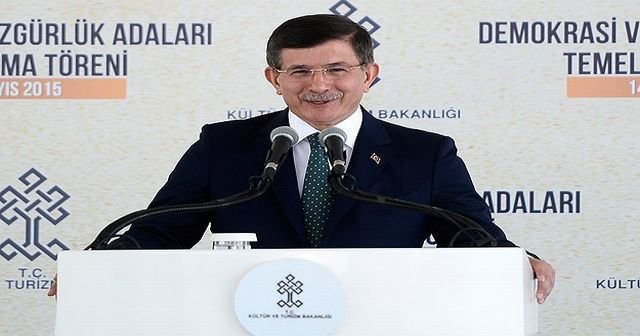 Davutoğlu, &#039;Siyasi kadrolar ayakta durabilseydi bir daha darbe yaşanmazdı&#039;