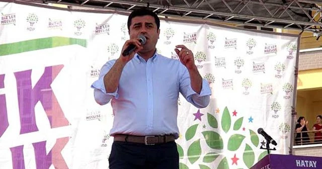 Demirtaş, 'HDP bıçak sırtında'