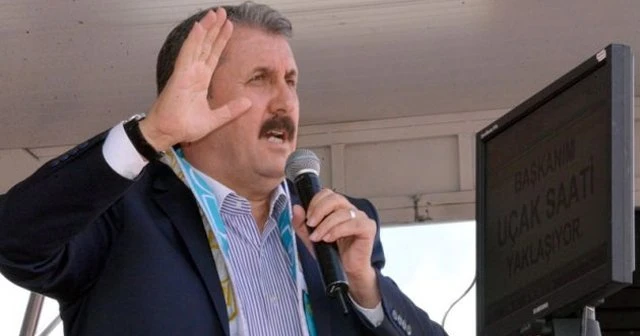 Destici kürsüde konuşurken uyarıldı