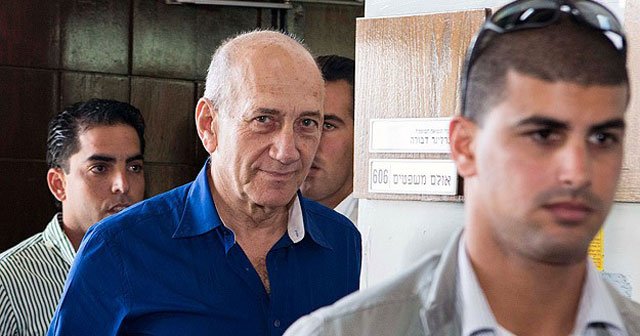 Eski İsrail Başbakanı Olmert'e hapis cezası