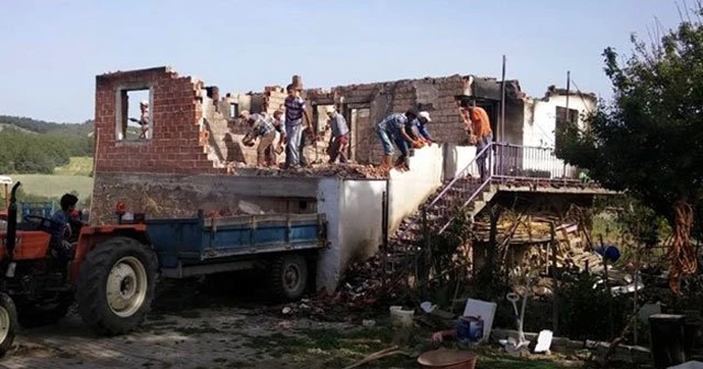Evi yanan ailenin yardımına büyükşehir koştu