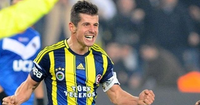 Fenerbahçe, Emre ile 1 yıl daha devam edecek