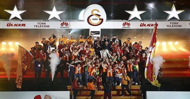 Galatasaray şampiyonluk kupasını aldı