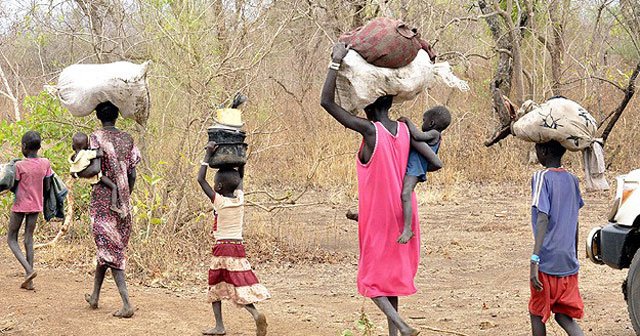 Güney Sudan&#039;da 100 bin kişi evini terk etti