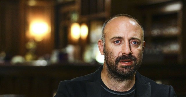 Halit Ergenç havaalanını birbirine kattı