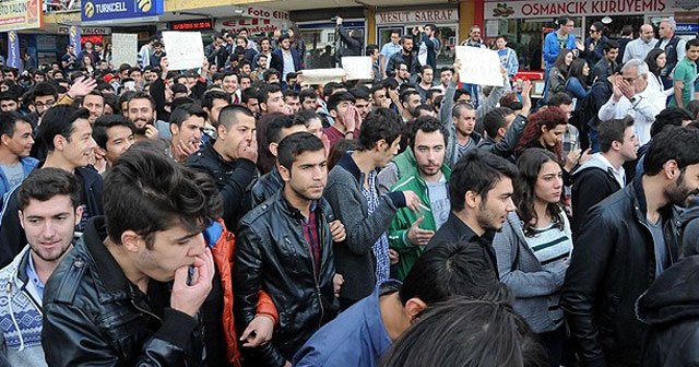 Isparta&#039;da öğrencilerden kira protestosu