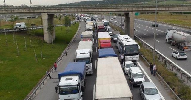 İstanbul-Ankara yolunda 25 kilometrelik araç kuyruğu