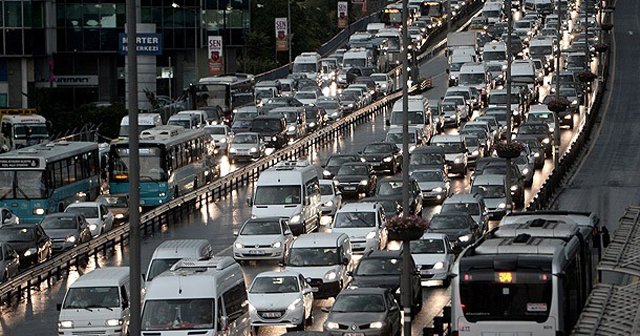 İstanbul&#039;da 24 şehrin nüfusu kadar ehliyetli sürücü var