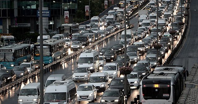 İstanbul'da 24 şehrin nüfusu kadar ehliyetli sürücü var