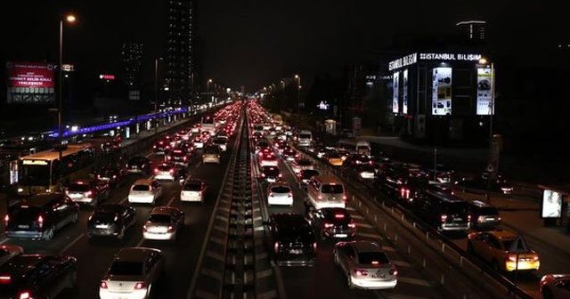 İstanbul&#039;da trafik durdu