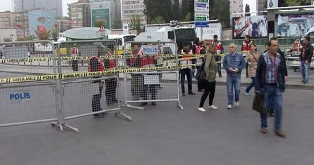 İstanbul&#039;da yollar kapanınca işe E-5&#039;ten yürüdüler