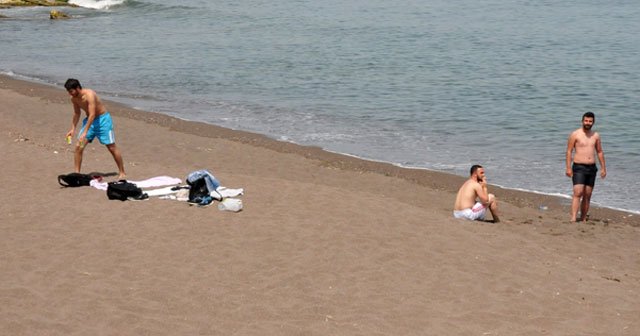 Karadeniz&#039;de gençler deniz sezonunu açtı