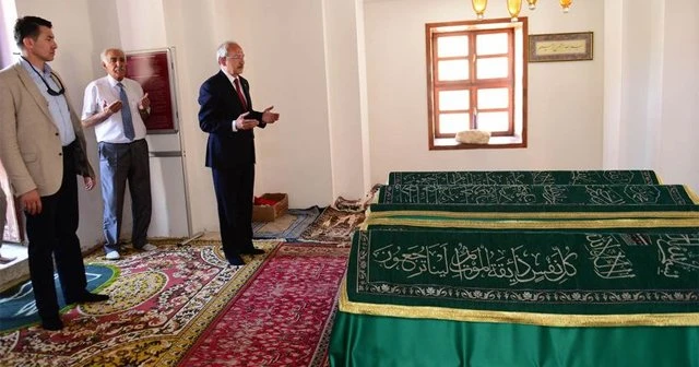 Kemal Kılıçdaroğlu'ndan türbe ziyareti
