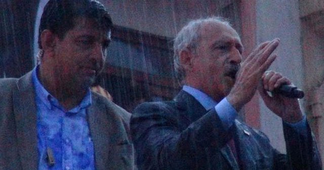 Kılıçdaroğlu yağmura aldırmadan mitinge devam etti