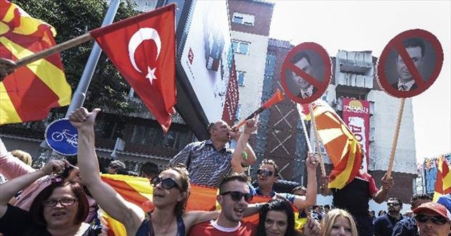 Makedonya&#039;da hükümeti böyle protesto ettiler