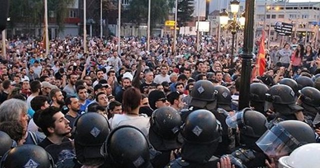 Makedonya&#039;da &#039;yumurtalı&#039; protesto