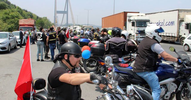 Motorculardan FSM Köprüsü’nde geçiş ücretleri protestosu