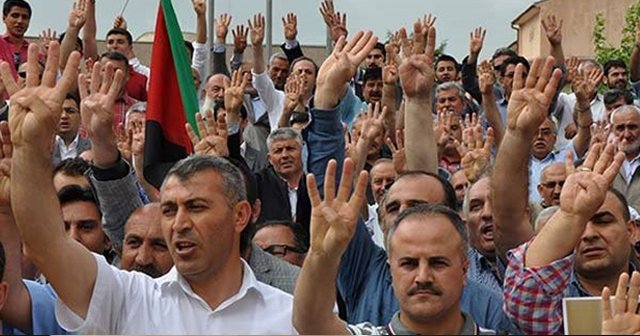 Mursi&#039;ye idam kararı tüm yurtta protesto edildi