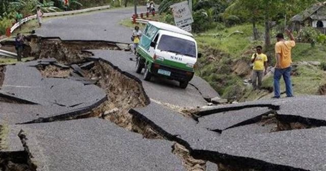 Nepal‘de 7,4 büyüklüğünde deprem meydana geldi