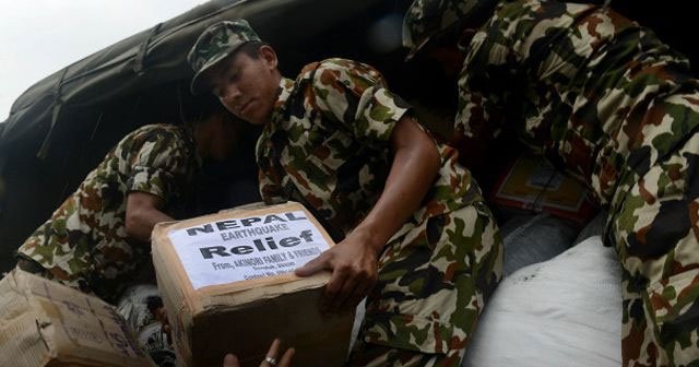 Nepal&#039;de gümrük kontrolleri yardımı geciktiriyor!