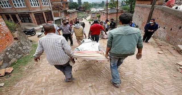 Nepal&#039;de ölü sayısı 7 bin 40&#039;a yükseldi