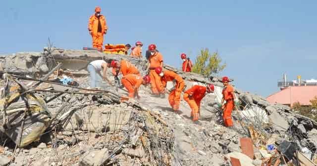 Nepal&#039;e giden AFAD ekibine plaket