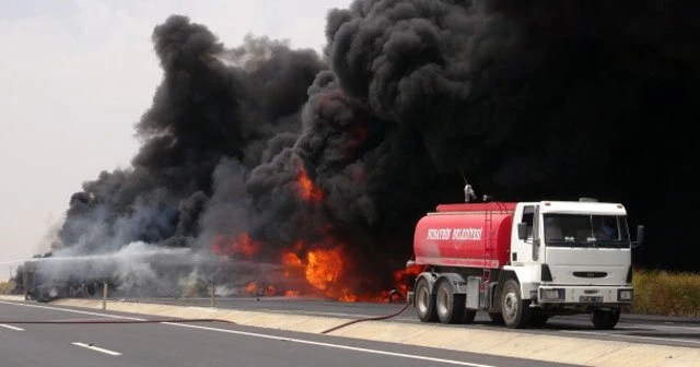 Nusaybin’de petrol yüklü tanker yandı