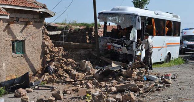 Öğrencileri taşıyan midibüs kaza yaptı, 1 ölü, 28 yaralı