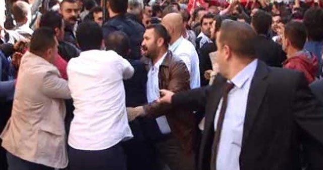 Rize&#039;de HDP seçim bürosu önünde arbede