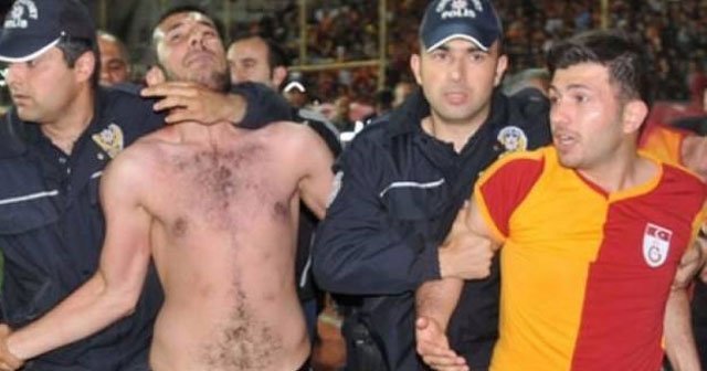 Sivas&#039;ta Galatasaray tribünü karıştı