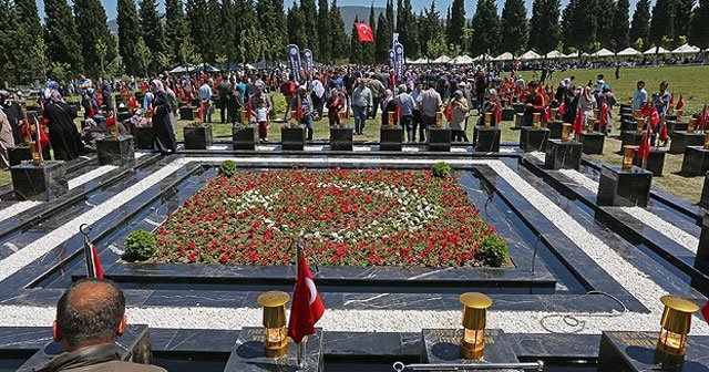 Soma maden şehitlerini andı