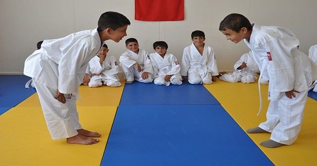 Suriyeli çocuklar artık judo öğreniyor