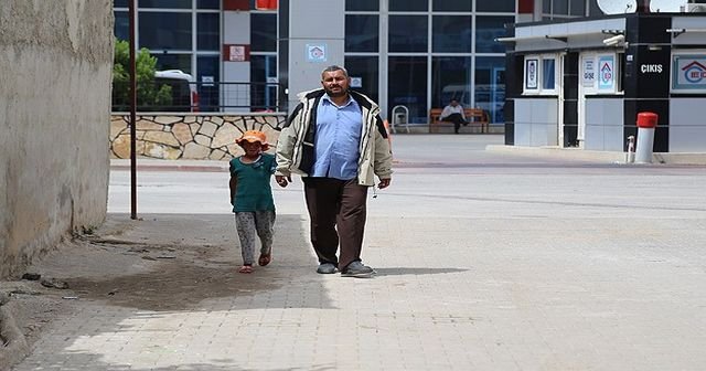 Suriyeli Emira&#039;nın yüzündeki savaş izleri silinecek