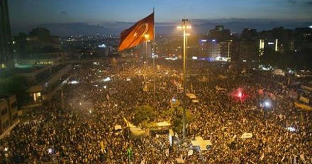 Taksim&#039;e çıkan tüm yollar kapatıldı