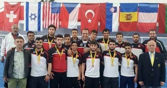 Türk güreşçilerden 39 madalya