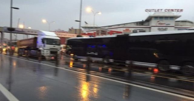 Yağmur sonrası gelen kazalar İstanbul‘u kilitledi