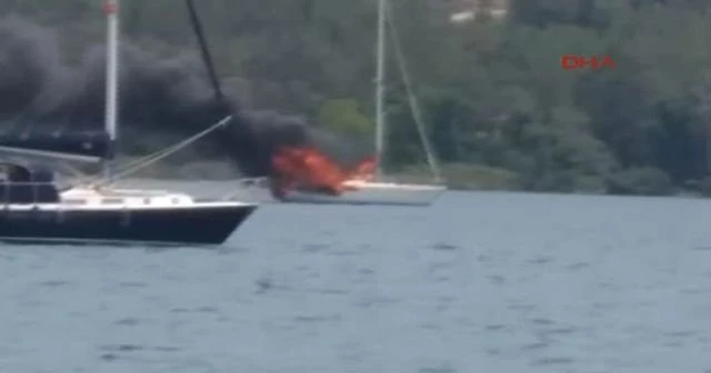 Yelkenli tekne alev alev yandı
