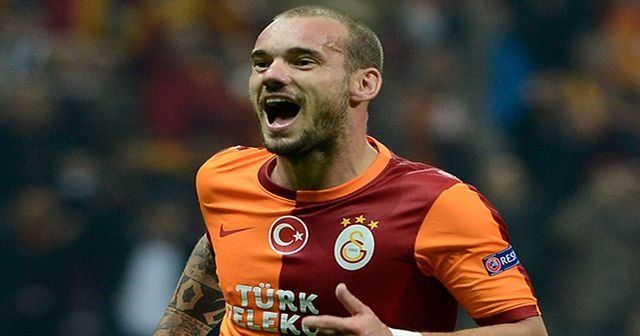 Yıldız futbolcu Sneijder Galatasaray&#039;ın ilk transferini açıkladı