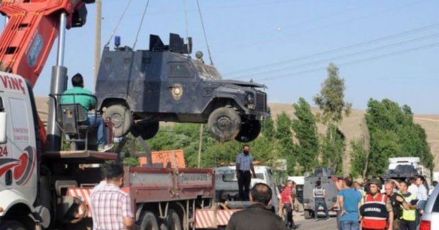 Zırhlı araç şarampole yuvarlandı, 4 polis yaralı