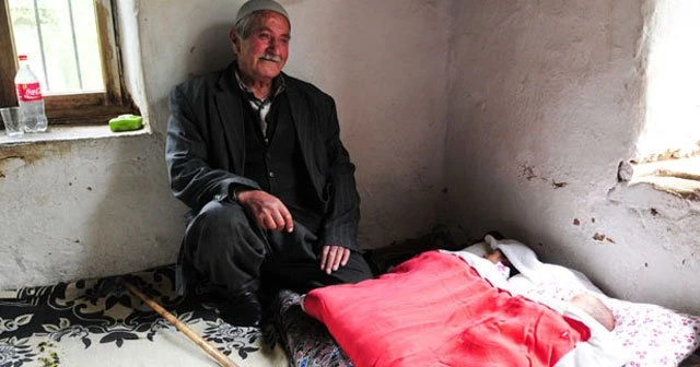 85 yaşında ikiz babası oldu