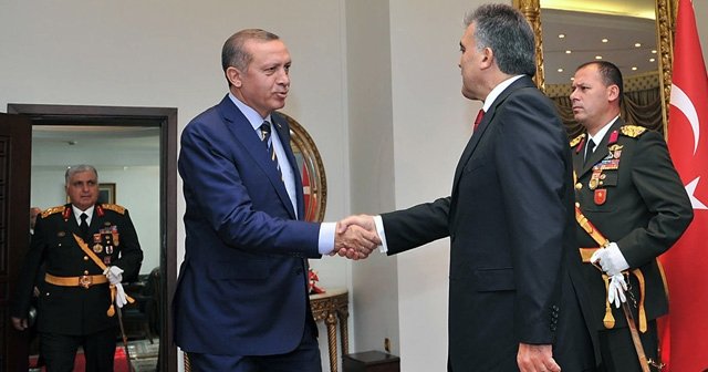 Abdullah Gül&#039;den Erdoğan ve Davutoğlu&#039;na telefon