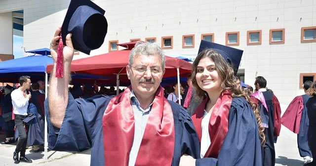 Baba kız birlikte mezun oldular